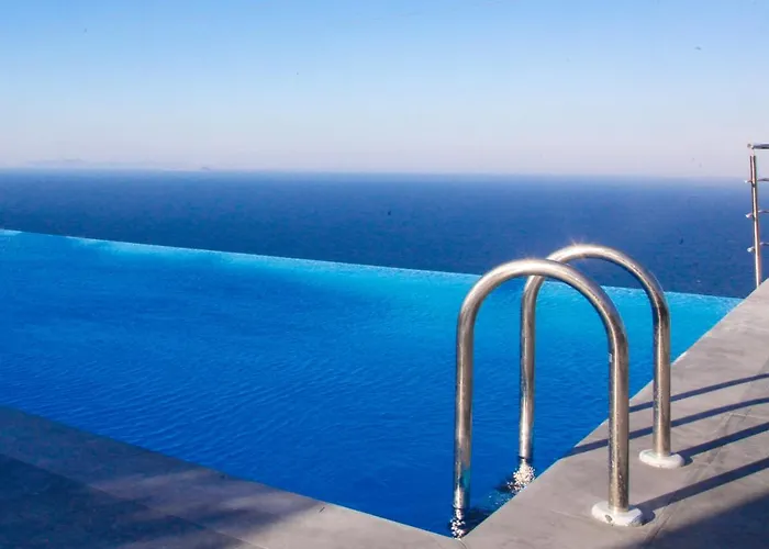 Luna Rossa Santorini